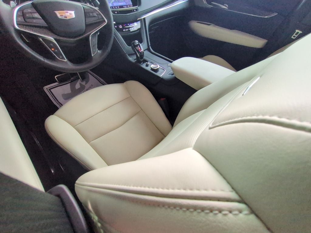 2025 Cadillac XT5 Sport