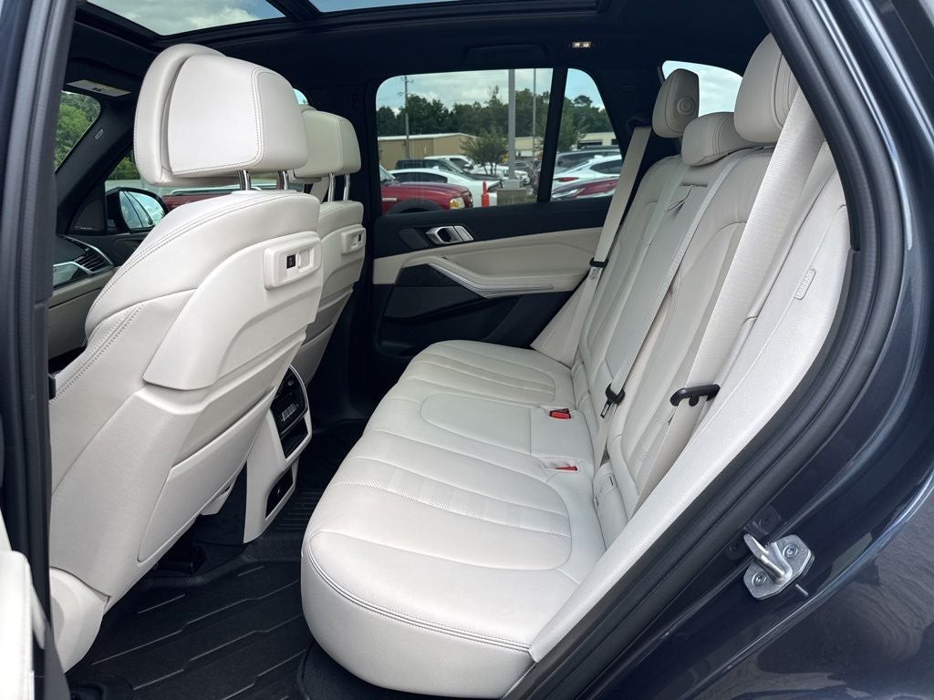 2021 BMW X5 M50i