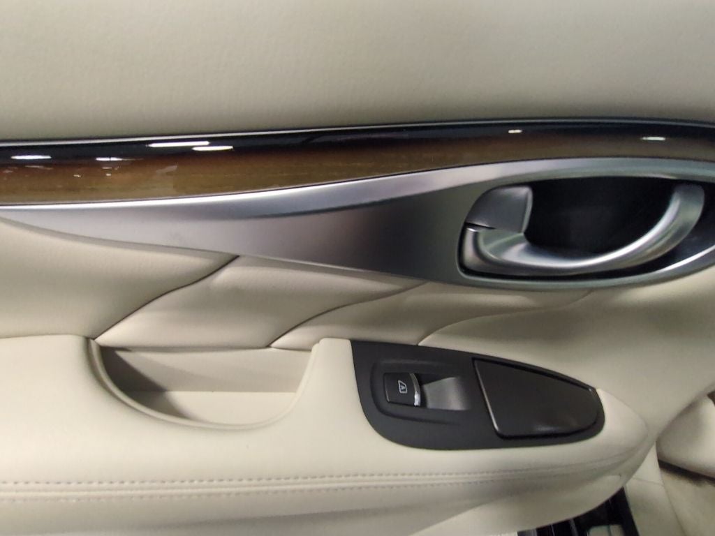 2015 INFINITI Q70 5.6X