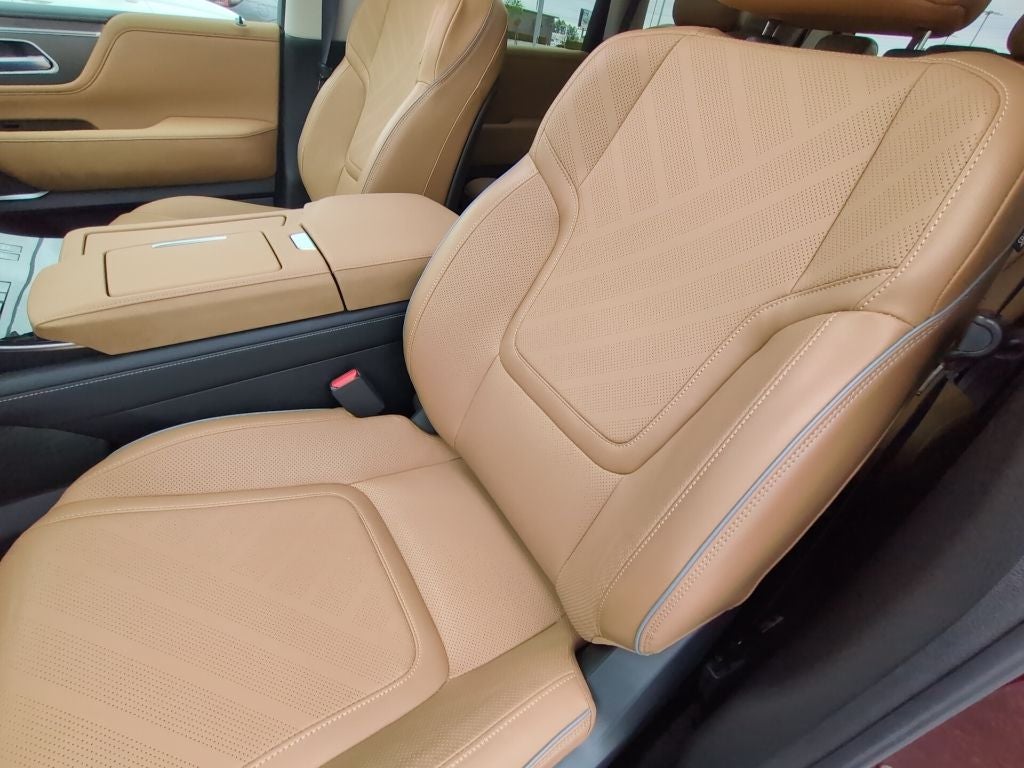 2025 INFINITI QX80 LUXE