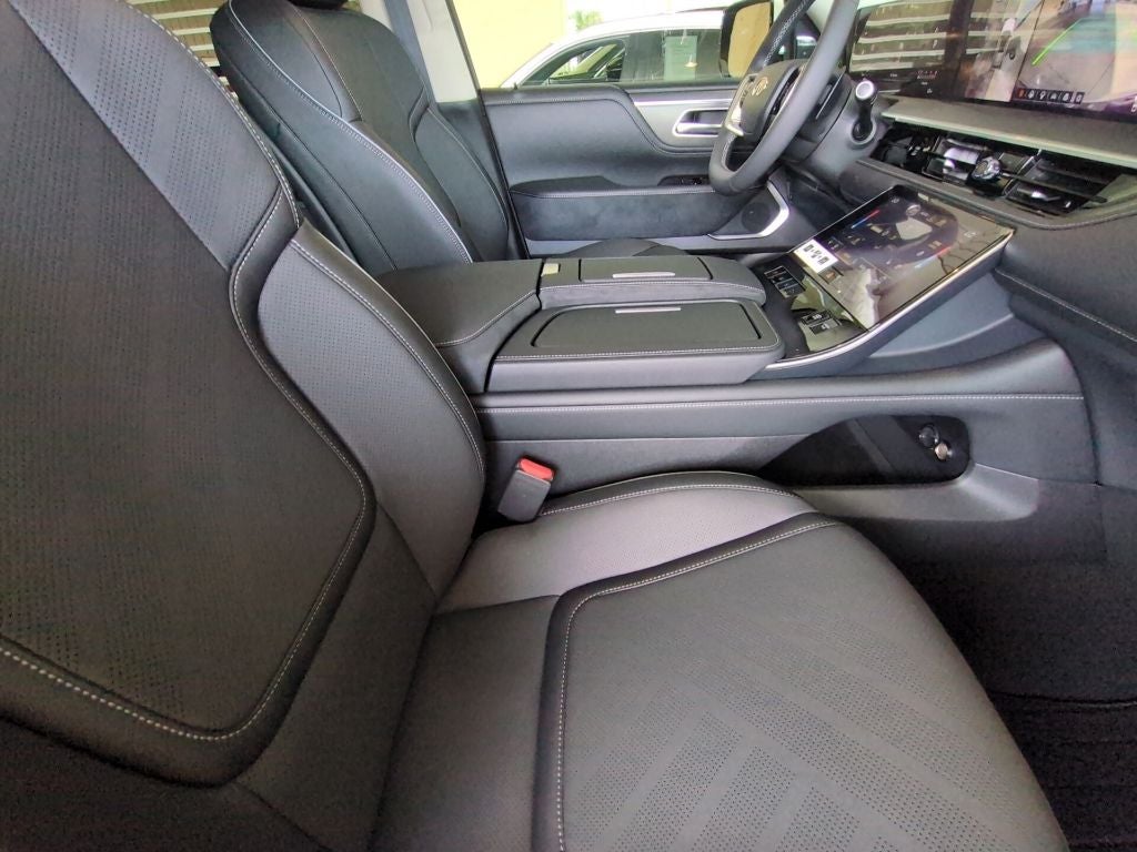 2027 INFINITI QX80 LUXE