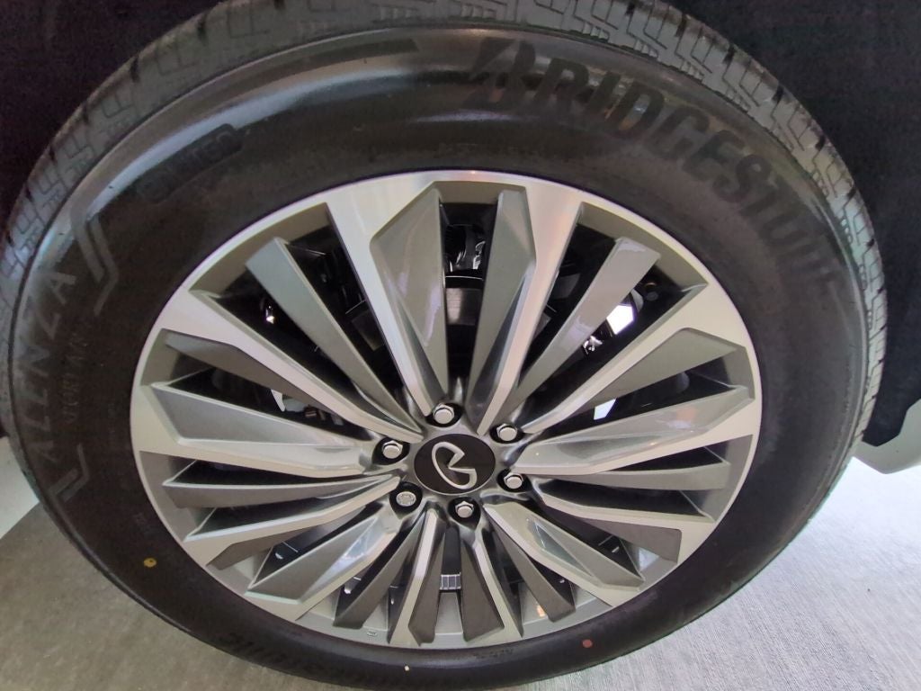 2027 INFINITI QX80 LUXE