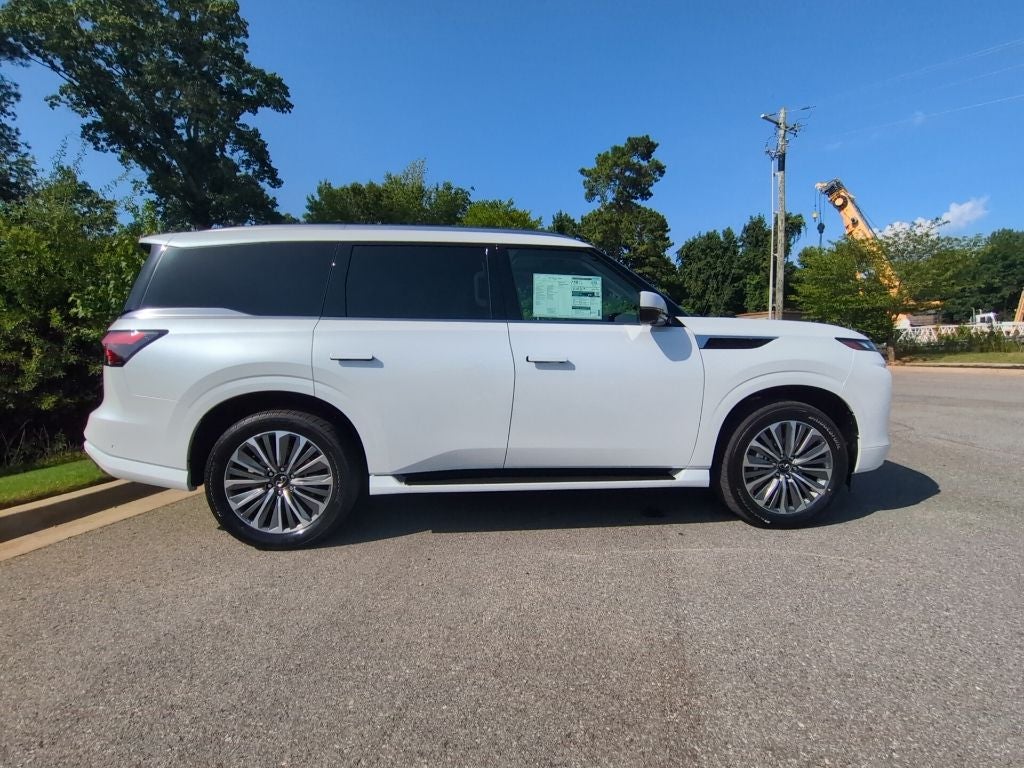 2027 INFINITI QX80 LUXE