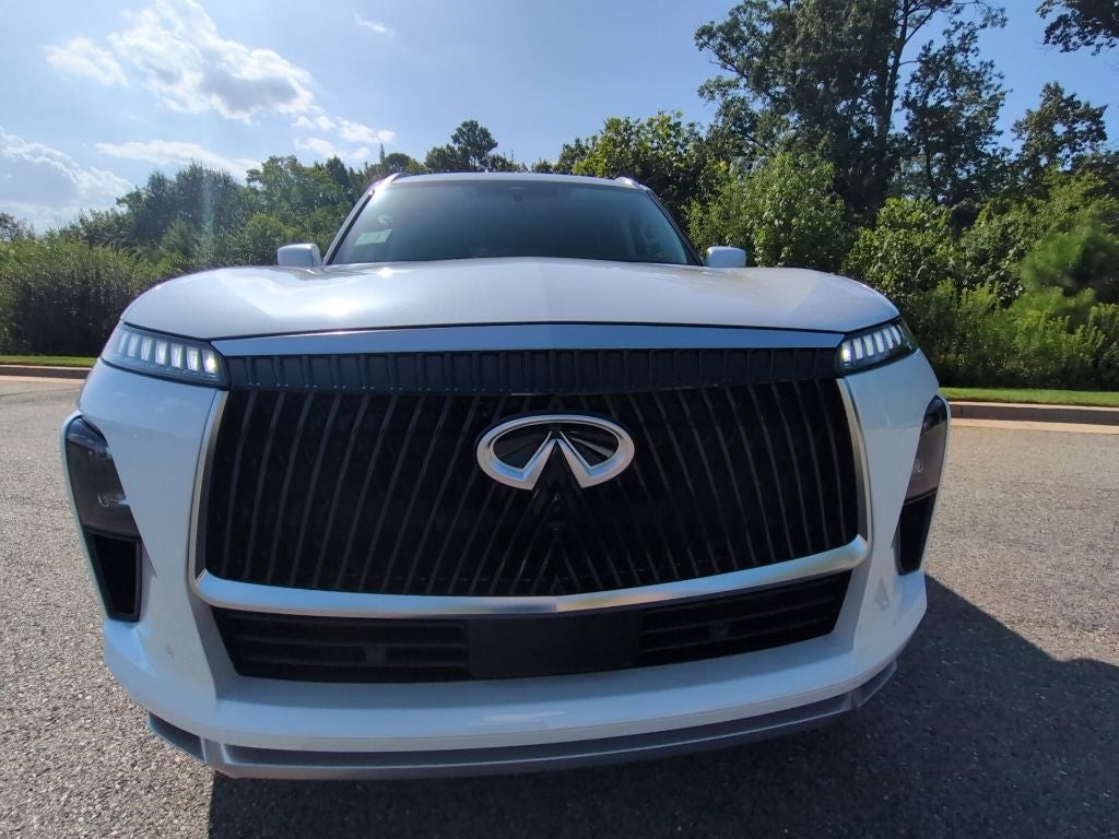 2027 INFINITI QX80 LUXE