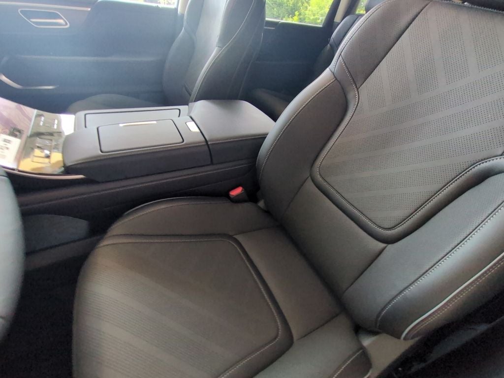 2027 INFINITI QX80 LUXE