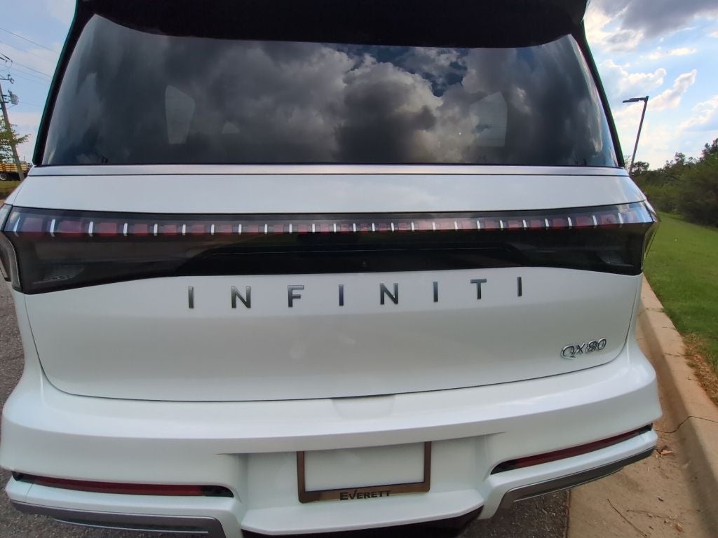 2027 INFINITI QX80 Luxe 2WD