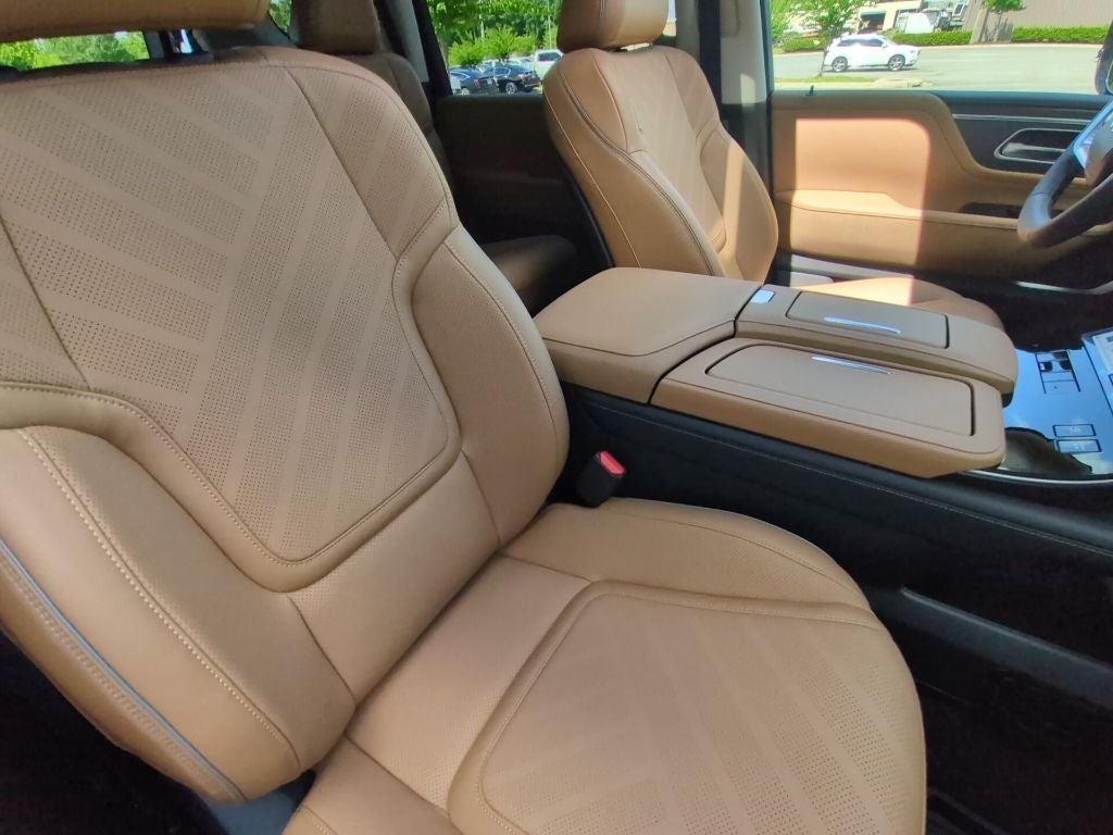 2027 INFINITI QX80 Luxe 4WD