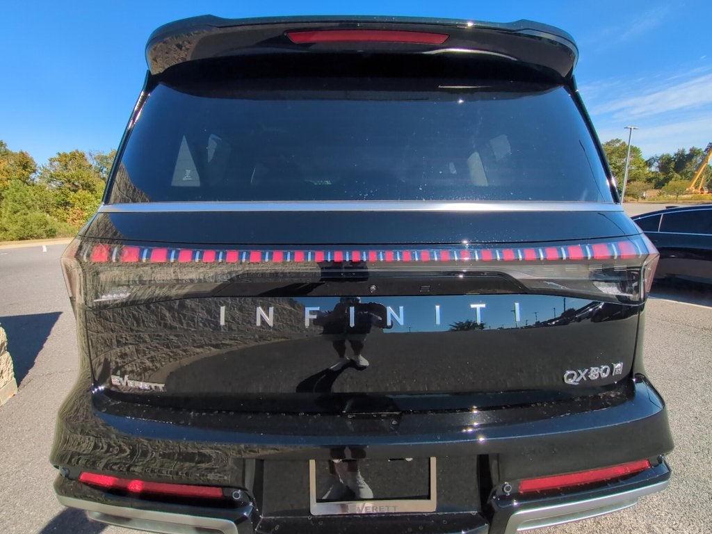 2027 INFINITI QX80 Luxe 4WD
