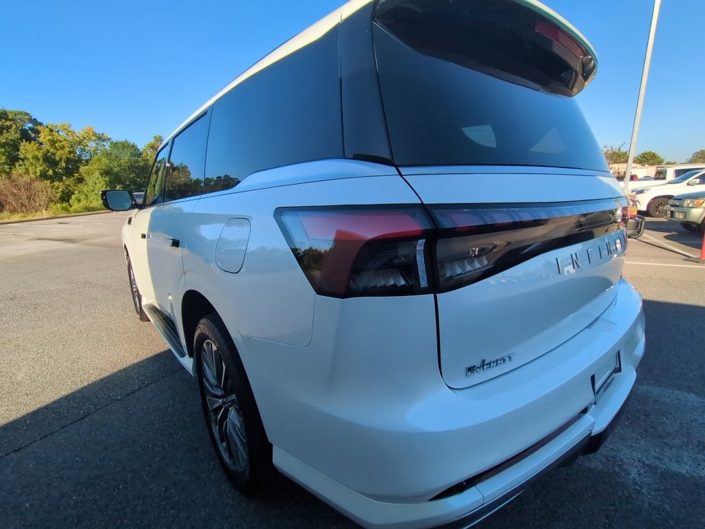 2027 INFINITI QX80 Luxe 4WD