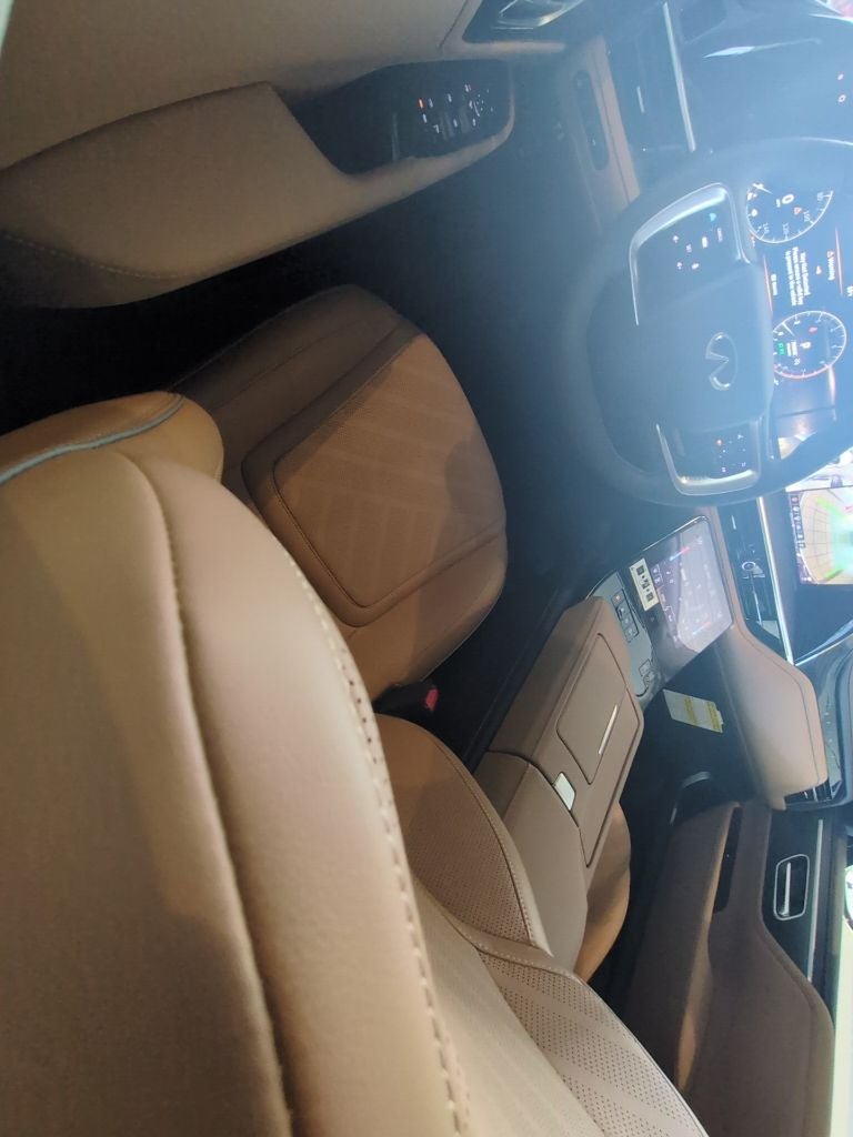 2027 INFINITI QX80 Luxe 4WD