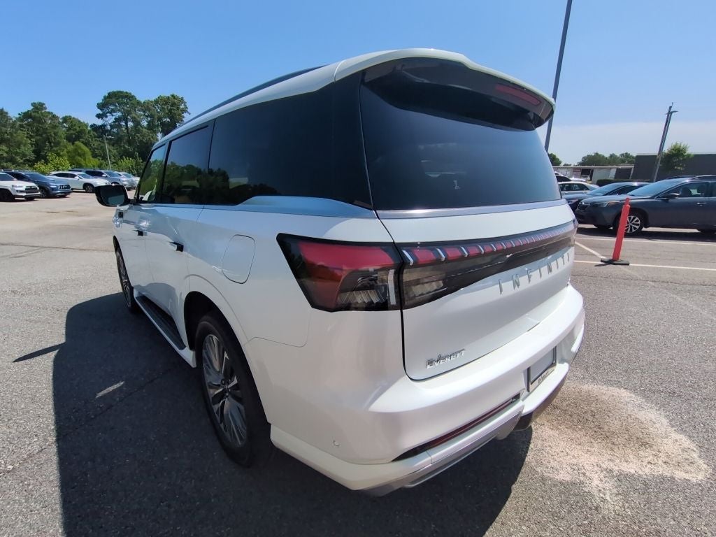 2027 INFINITI QX80 Luxe 4WD