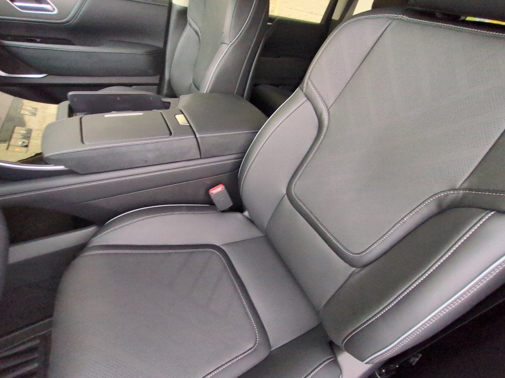 2027 INFINITI QX80 Luxe 4WD