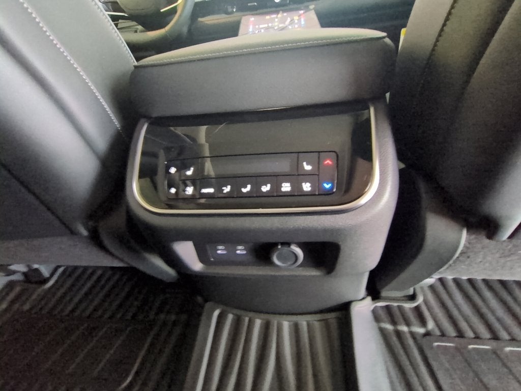 2027 INFINITI QX80 Luxe 4WD