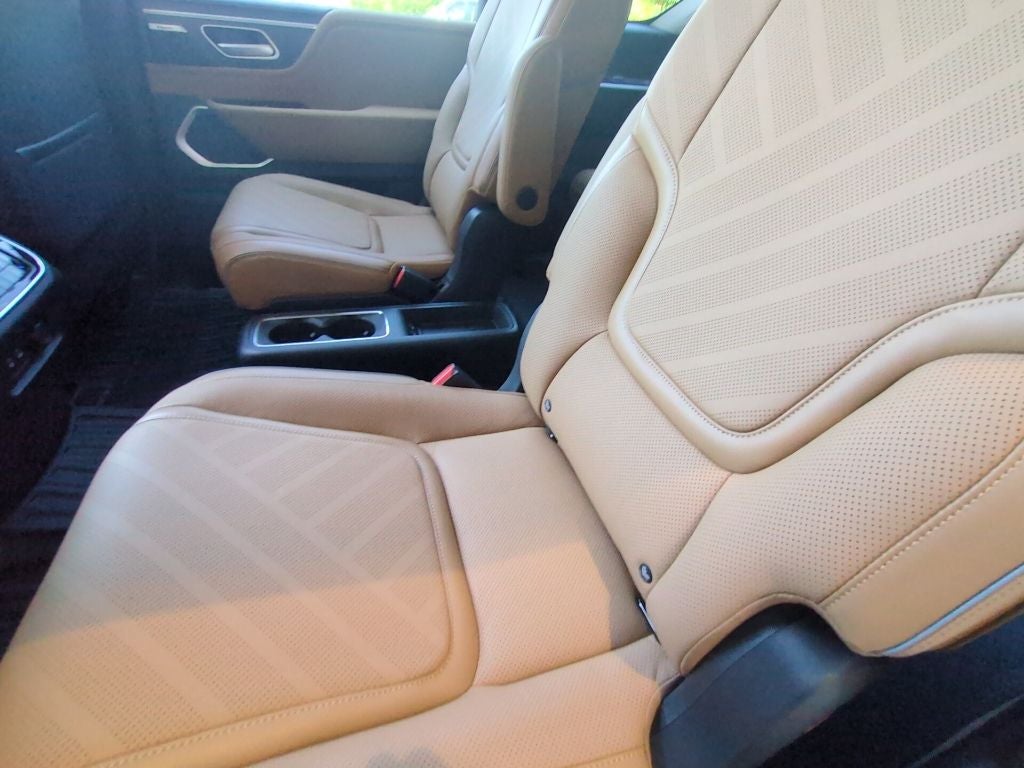 2027 INFINITI QX80 Luxe 4WD