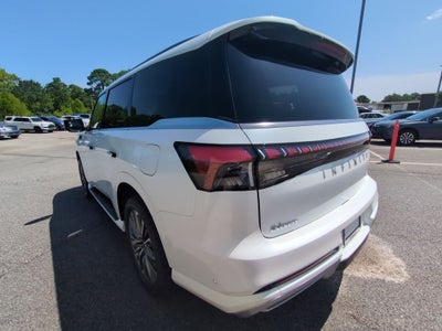 2027 INFINITI QX80 Luxe 4WD