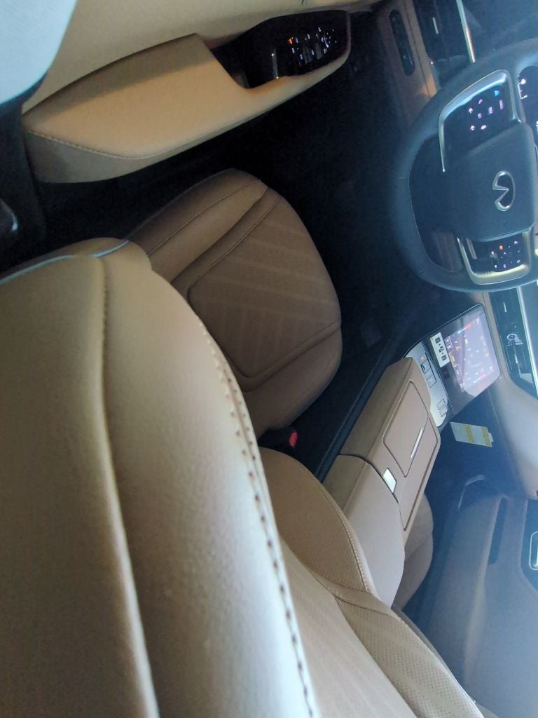 2027 INFINITI QX80 Luxe 4WD