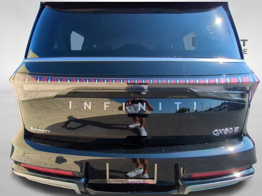 2027 INFINITI QX80 Luxe 4WD