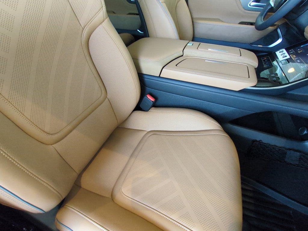 2027 INFINITI QX80 LUXE