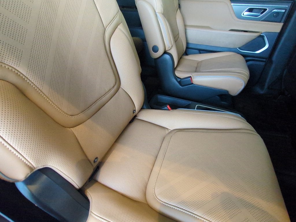 2027 INFINITI QX80 LUXE