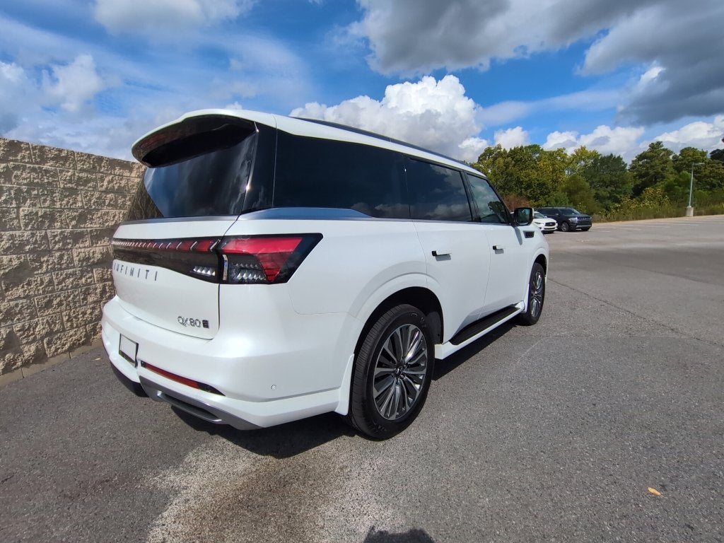 2027 INFINITI QX80 LUXE