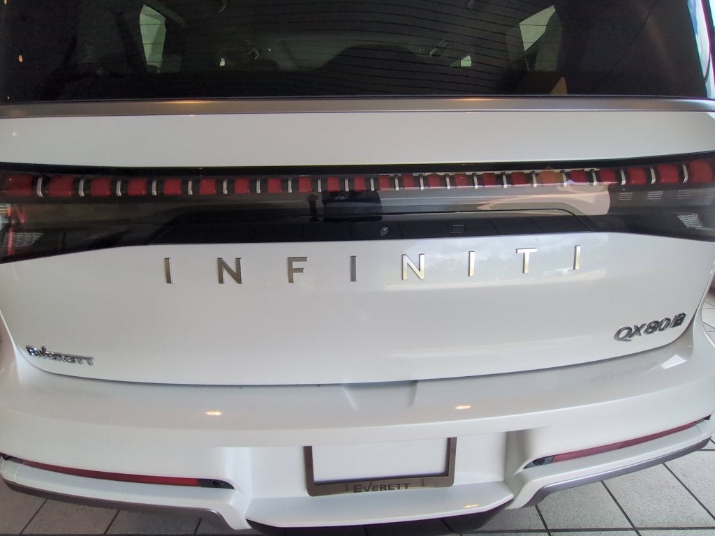 2027 INFINITI QX80 LUXE