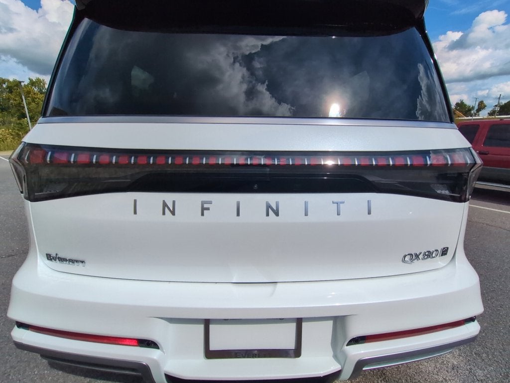 2027 INFINITI QX80 LUXE