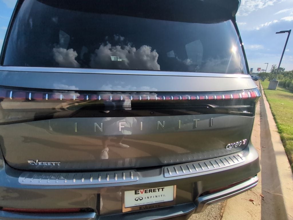 2027 INFINITI QX80 Luxe 4WD