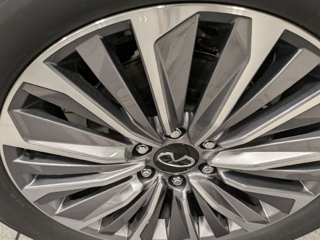 2025 INFINITI QX80 SENSORY