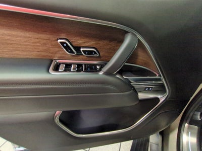 2025 Land Rover Range Rover SE