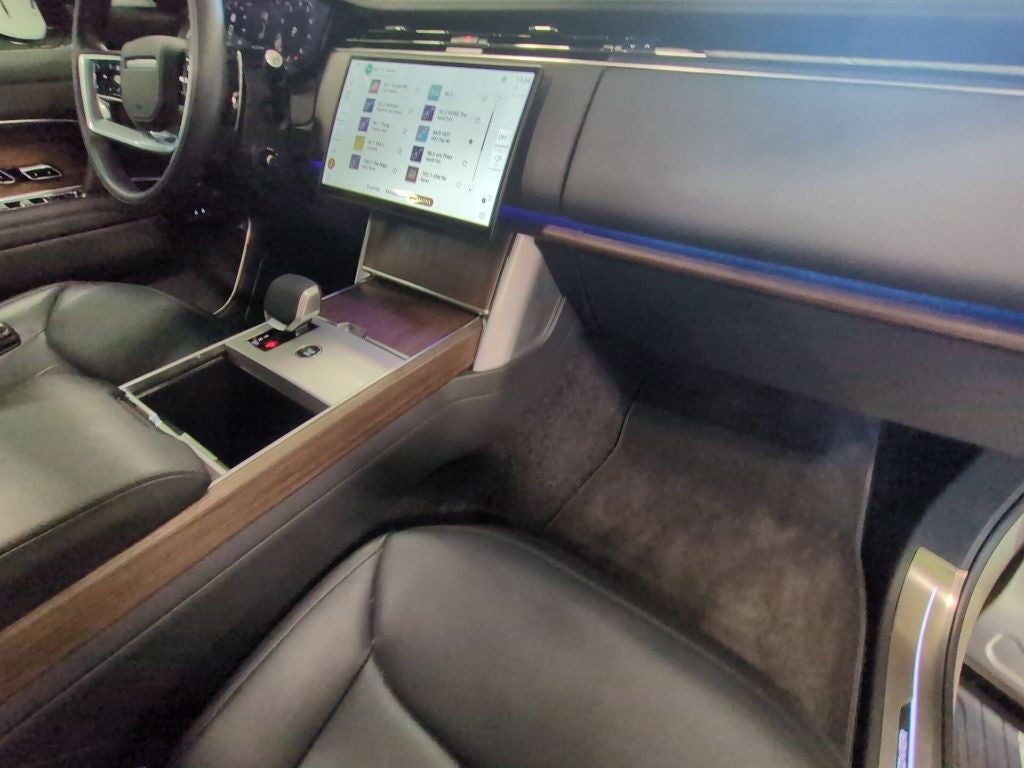 2025 Land Rover Range Rover SE