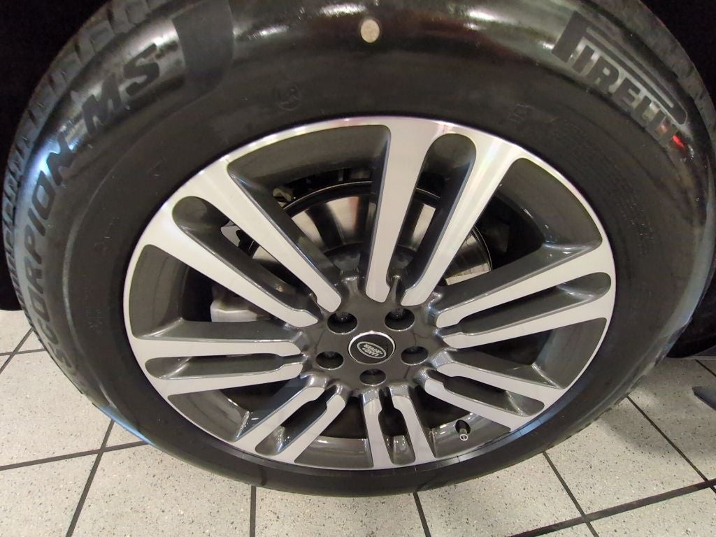 2025 Land Rover Range Rover SE