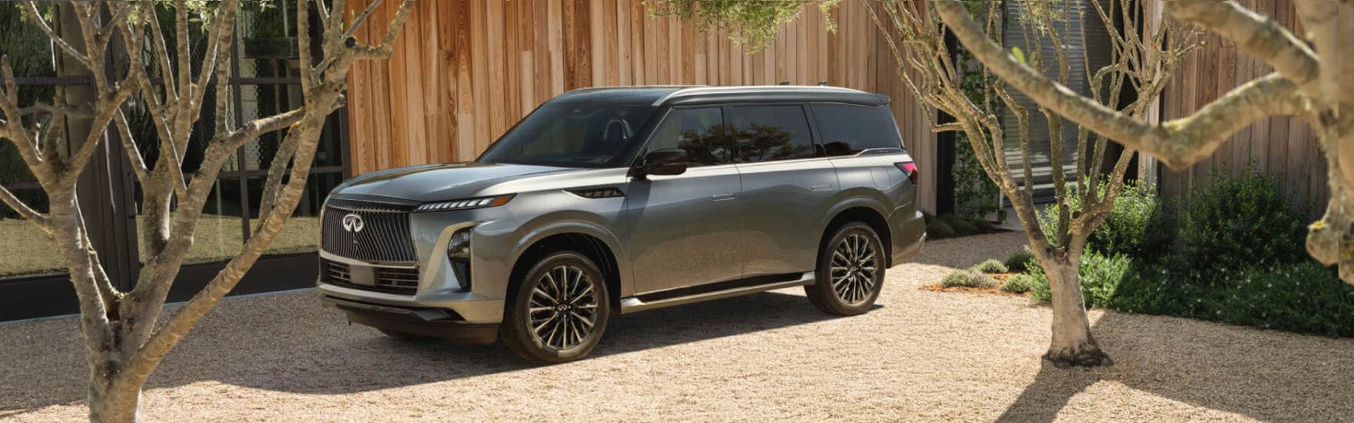 The infotainment system in the 2026 INFINITI QX80 in Benton, AR